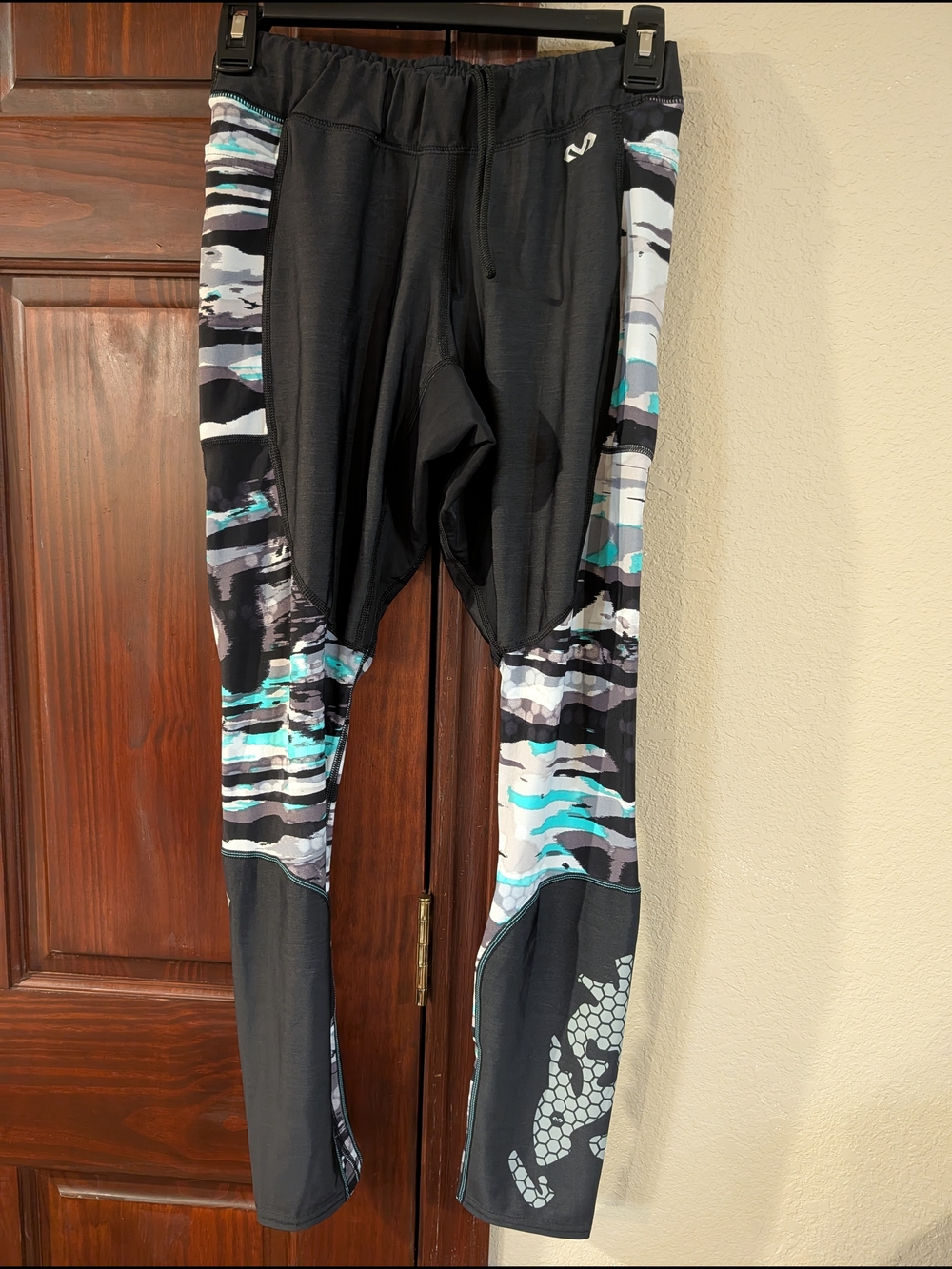 Women’s Black & Teal Patterned Performance Leggings